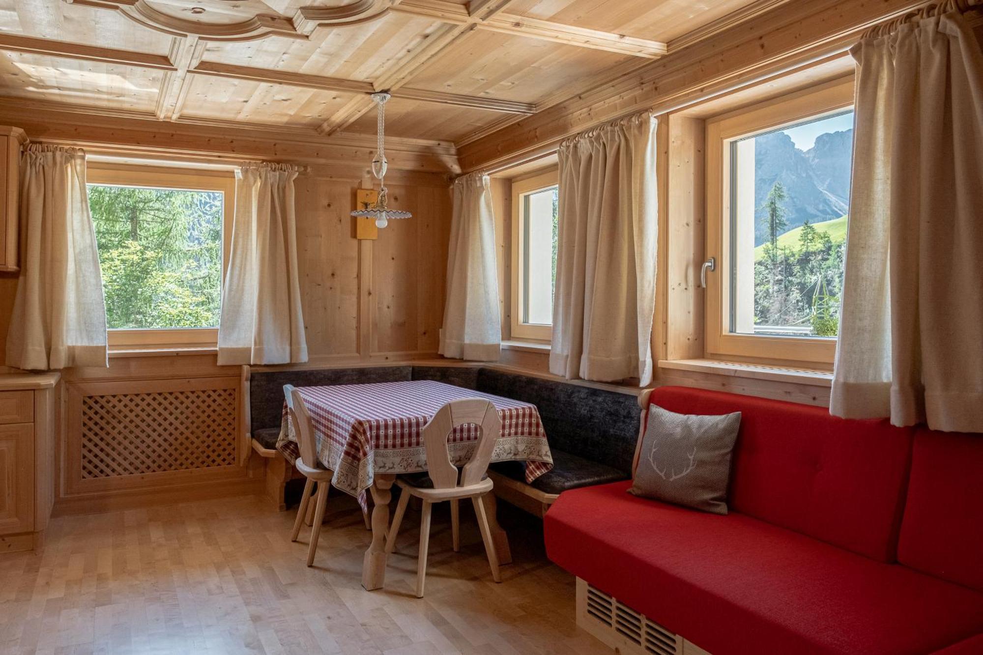 Апартаменти Ciasa Iachin - Dolomites Dream Retreat Сан-Мартіно-ін-Бадія Екстер'єр фото