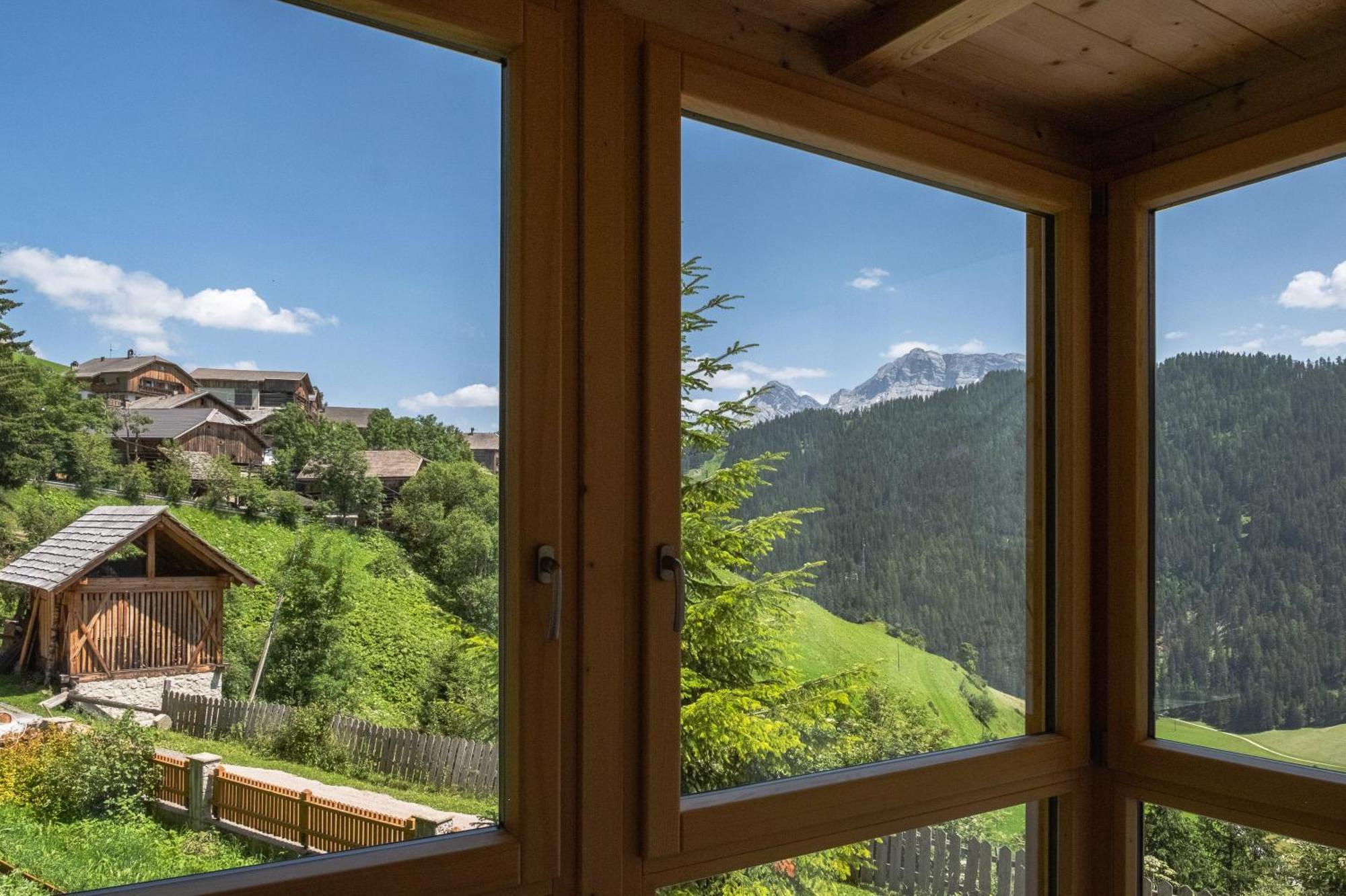 Апартаменти Ciasa Iachin - Dolomites Dream Retreat Сан-Мартіно-ін-Бадія Екстер'єр фото