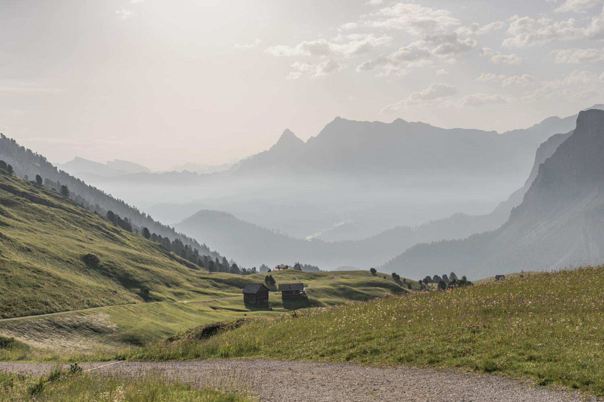 Апартаменти Ciasa Iachin - Dolomites Dream Retreat Сан-Мартіно-ін-Бадія Екстер'єр фото