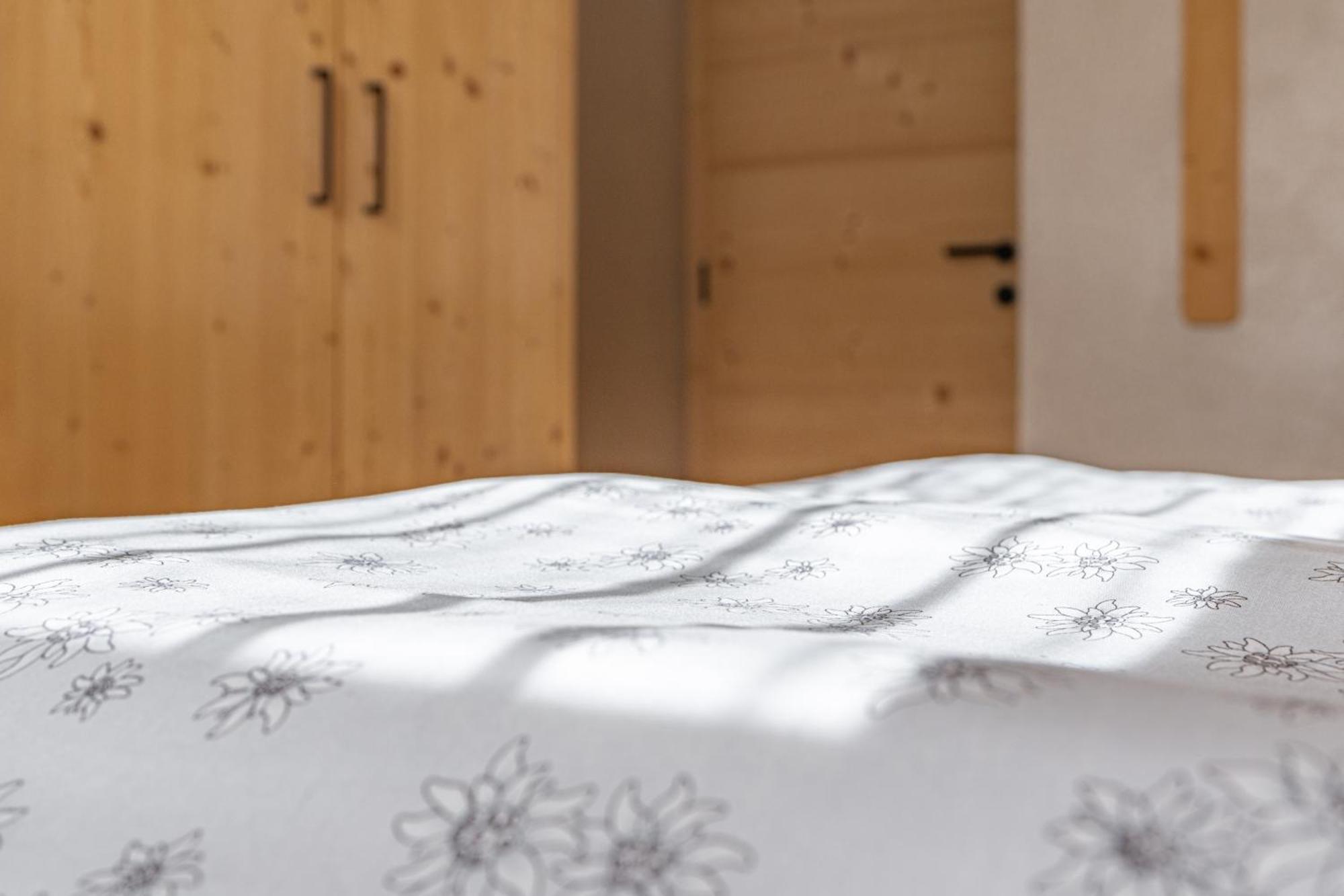 Апартаменти Ciasa Iachin - Dolomites Dream Retreat Сан-Мартіно-ін-Бадія Екстер'єр фото